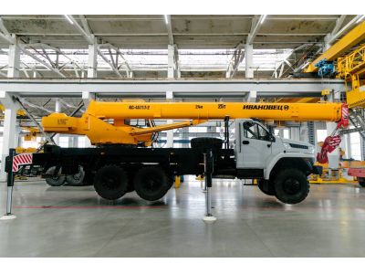 Автокран КС-45717-2М (стрела 24 м)