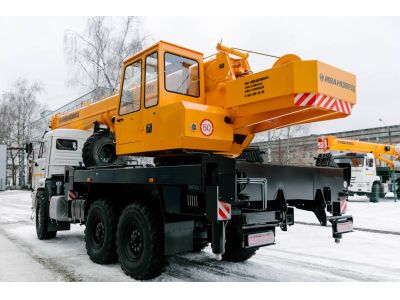 Автокран КС-45717К-3В (стрела 21 м)