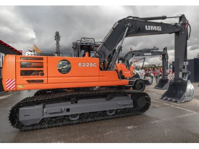 Гусеничный экскаватор UMG E225C признан «Экскаватором года»