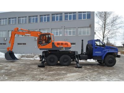 Экскаватор на автомобильном ходу УРАЛ NEXT Е190А-10